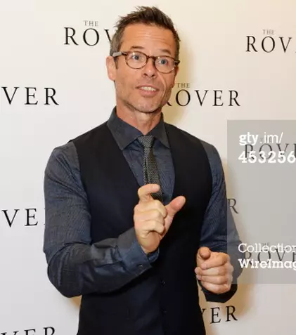 Actorul Guy Pearce îşi lansează primul album în noiembrie