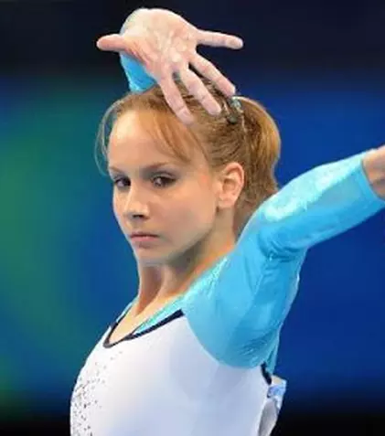 Sandra Izbașa, una dintre vedetele de la “Dansează printre vise”