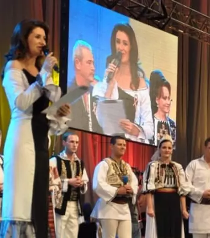 Iuliana Tudor prezintă Festivalul Naţional de Folclor „Ioan Macrea” 