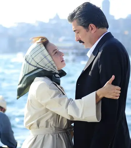 Ayça Bingöl, Cemile din “Trădarea”, a renunţat la chimie pentru actorie