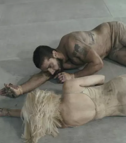 Shia LaBeouf creează controverse în noul videoclip Sia