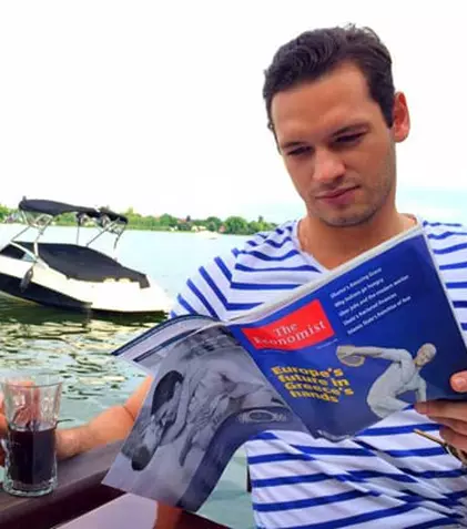 INTERVIUL ALTFEL. Marius Pancu de la Digi 24 este mare fan al apusurilor din Mykonos