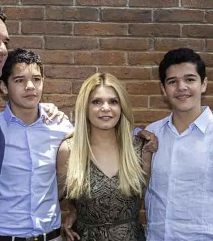 Itati Cantoral şi Eduardo Santamarina, împreună de dragul copiilor