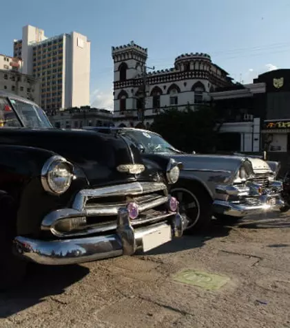 Prima serie TV filmată integral în Cuba: „Cuba și mașinile americane”