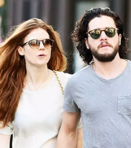 Kit Harington și Rose Leslie, plimbându-se de mână prin L.A.