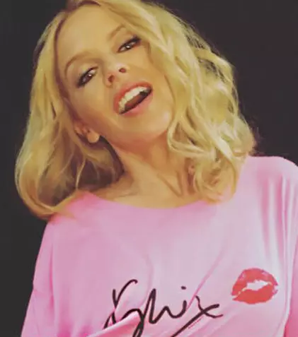 Kylie Minogue s-a logodit?