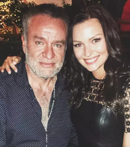 Cum încearcă regizorul Güero Castro să o cucerească pe Irina Baeva