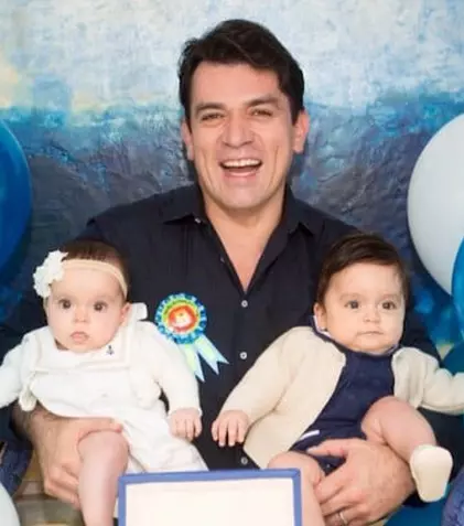 Jorge Salinas, prima zi de naştere în compania gemenilor săi