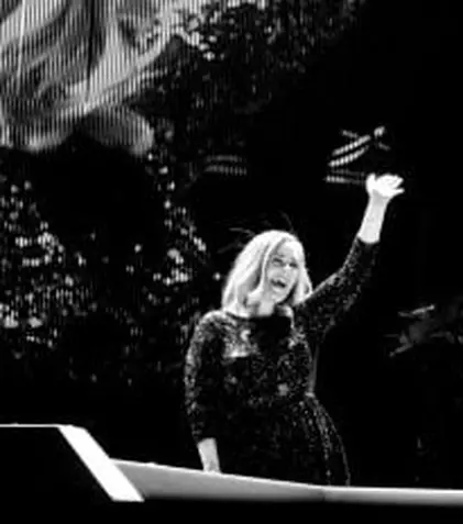 Adele va lua o pauză de la turnee în următorii zece ani