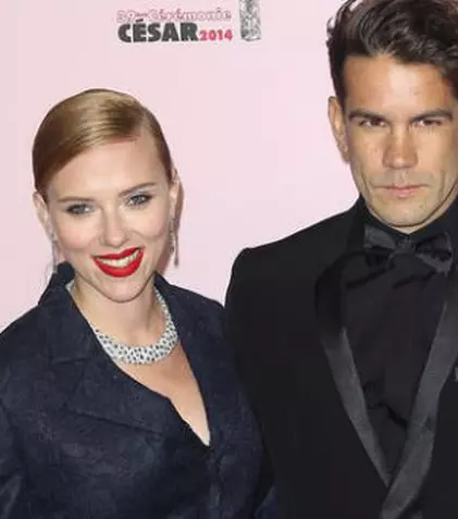 Scarlett Johansson are magazin de popcorn gourmet, la Paris
