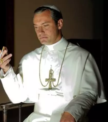 Serialul „Tânărul papă”, cu Jude Law în rol principal, din această seară la HBO