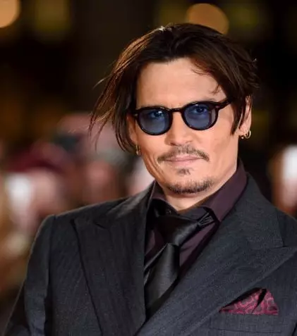 E confirmat: Johnny Depp va fi vrăjitorul Gellert Grindelwald în „Fantastic Beasts and Where to Find Them”!