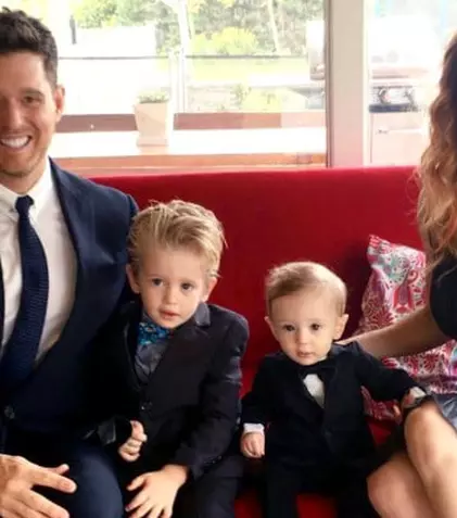 Fiul de trei ani al cântărețului Michael Buble a început chimioterapia. Ce șanse îi dau doctorii