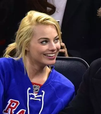 Margot Robbie s-a măritat în secret, în Australia. Vezi prima poză cu inelul ei de logodnă!