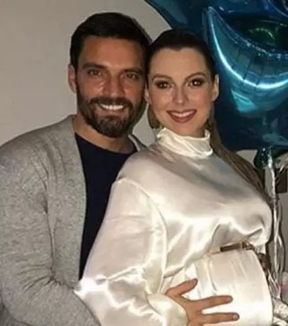 Marjorie de Sousa şi Julian Gil au dat o petrecere pentru viitorul bebeluş