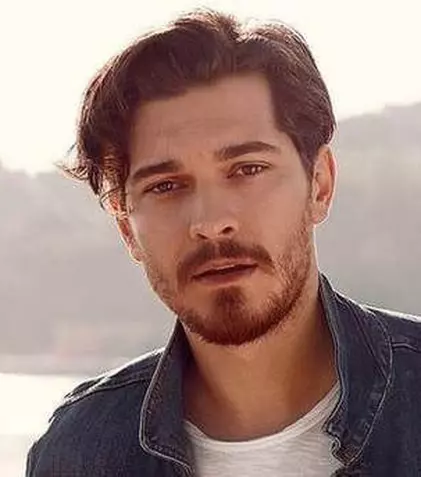 Serialul turcesc „Içerde”, cu celebrul Çağatay Ulusoy,  va fi difuzat și în România