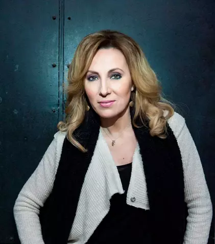 INTERVIUL ALTFEL | Dacă ar trebui să-și schimbe meseria, Irina Păcurariu (TVR 1) s-ar face pilot de avion