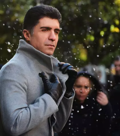 Kanal D o exilează pe Kosem și anunță cel mai nou serial al lui Ozcan Deniz