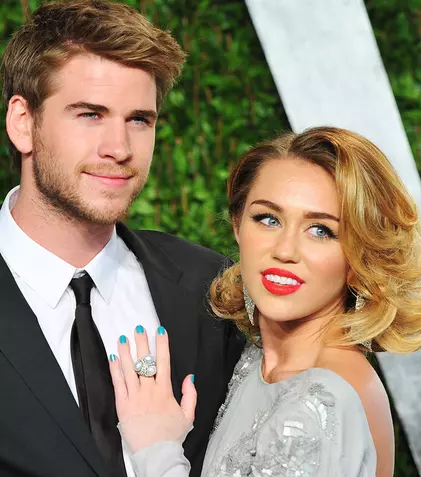 E oficial! Miley Cyrus s-a căsătorit cu Liam Hemsworth. Primele imagini de la nuntă