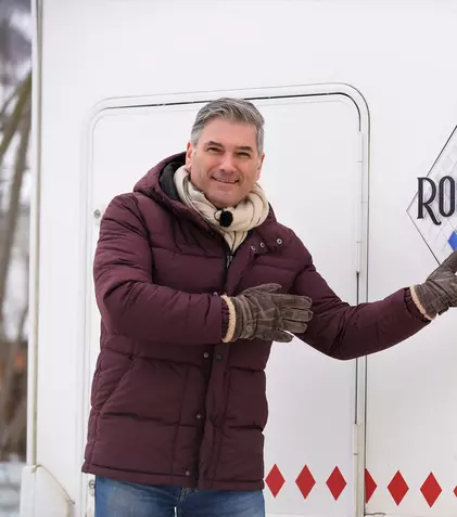 FOTO. Au început filmările pentru „Ie, Românie”. Mircea Radu, primit cu brațele deschise în Maramureș