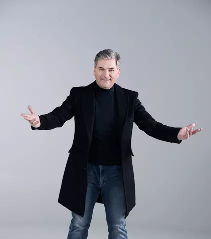 E oficial. Mircea Radu pleacă din nou cu caravana. El va prezenta „IE, Românie”, un nou reality show al Antenei 1