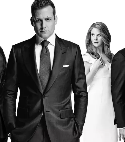 A fost comandat oficial spin-off-ul serialului „Costume”