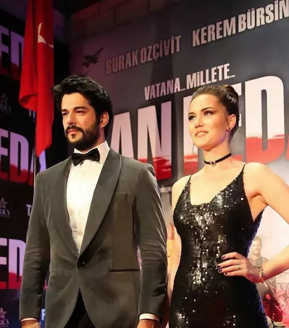 FOTO. Cum au arătat Burak Özçivit şi Fahriye Evcen la premiera filmului „Can Feda”