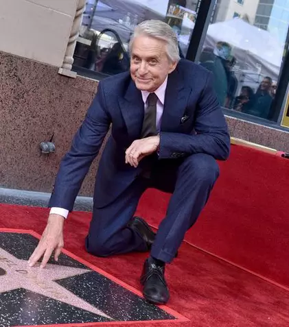 Michael Douglas a primit o stea pe Walk of Fame din Hollywood