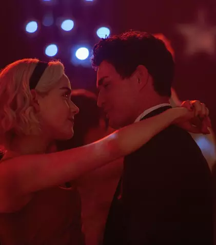 GALERIE FOTO. Au apărut primele imagini din partea a doua a serialului „Sabrina: Între lumină și întuneric”