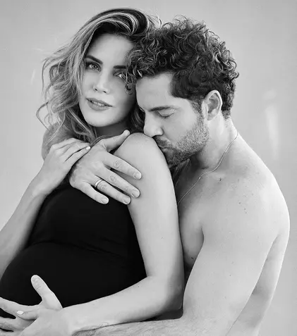 FOTO. David Bisbal a devenit tătic. Prima imagine cu bebelușul