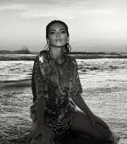 Inna, la un pas să se prăbușească pe scenă. Ce s-a întâmplat cu artista