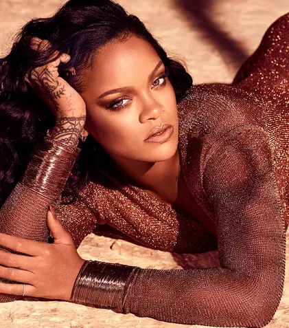 Rihanna scrie istorie cu noua ei linie vestimentară