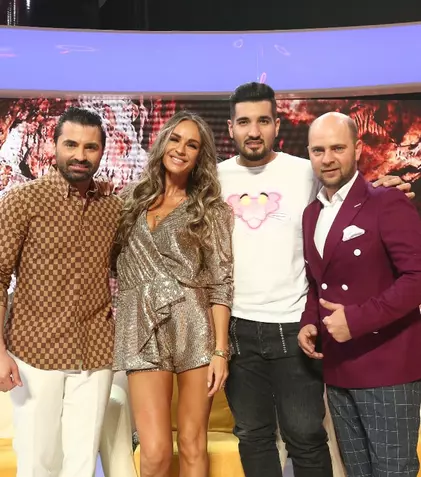 Joi, pe „Scena misterelor”: Fantoma de la Operă, Gollum, Duhul lămpii, un minion, un extraterestru…