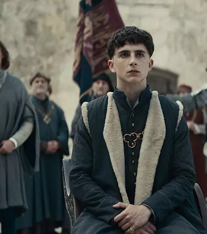Până să-l vedem în „Dune”, Timothée Chalamet a făcut „The King”, pentru Netflix