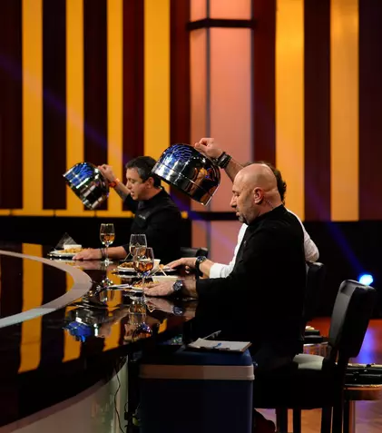 Cel mai tânăr primar din România, în ediția premieră de jurizări pe nevăzute „Chefi la cuțite”