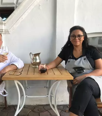 Nadine găteşte cu Mircea Dinescu duminică, la „Politică şi delicateţuri”