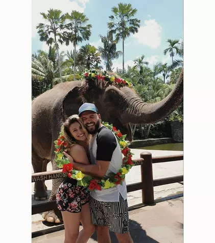 Lora și iubitul ei, Ionuț Ghenu, blocați în Bali. Zborul lor către România a fost anulat din cauza pandemiei
