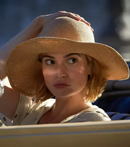 Netflix lansează primele poze din noua versiune „Rebecca”. Când e programată premiera
