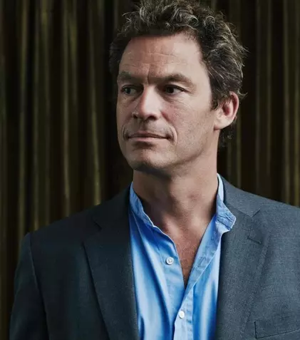 Dominic West îl va interpreta pe prinţul Charles în următoarele sezoane „The Crown“