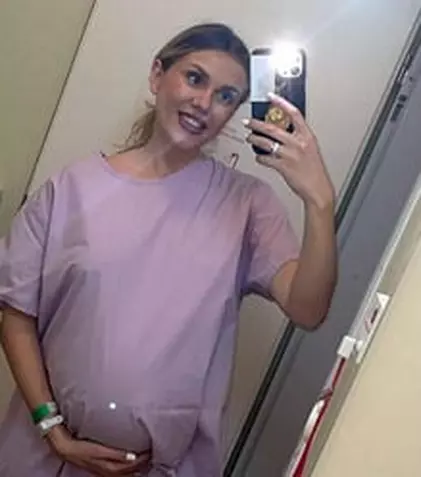 A născut Emily Burghelea. Primele imagini cu fetița ei. „24 de ore a durat travaliul”