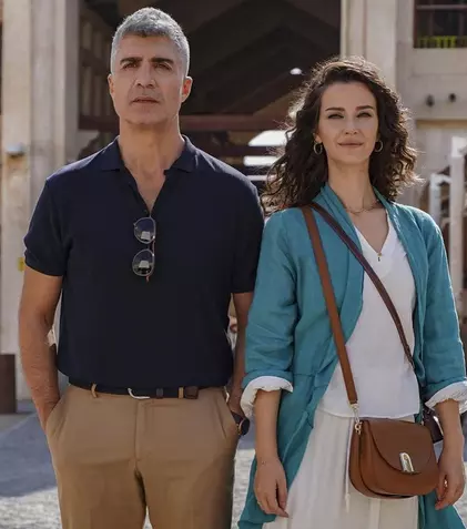 Özcan Deniz și İrem Helvacıoğlu s-au certat! Care e motivul pentru care cei doi actori nu se mai suportă