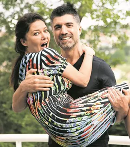 Ce mai fac actorii turci Özcan Deniz și Nurgül Yeşilçay