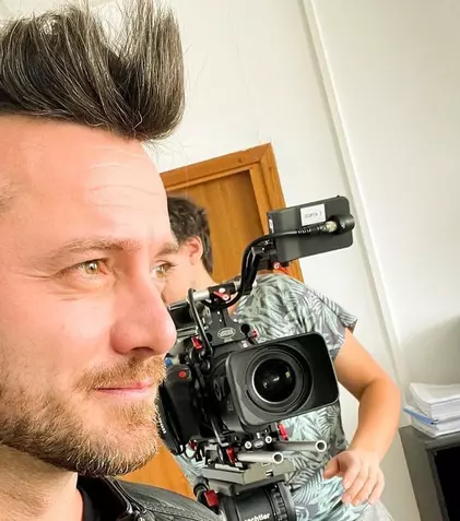 De la muzică, la actorie. Tavi Clonda, actor într-un serial românesc. „Deja joc în al doilea episod”