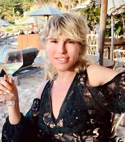 Corina Bud a pozat nud și a postat imaginea online. Cum arată artista la 46 de ani
