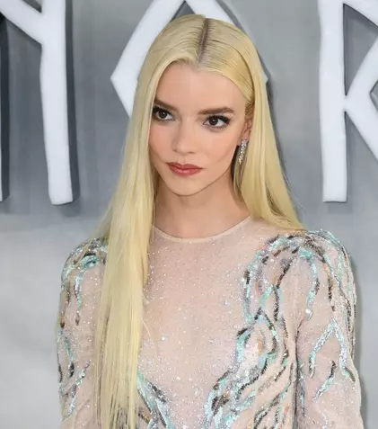 Anya Taylor-Joy a fost victima bullying-ului. De ce colegii de școală făceau glume pe seama ei și cine a ajutat-o să facă față