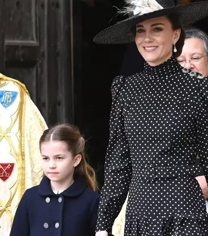 Kate Middleton și Prințesa Charlotte au atras toate privirile la slujba de Paște. Au îmbrăcat ținute asortate