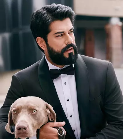 Familia actorului Burak Özçivit se mărește. Fahrie Evcen este însărcinată cu cel de-al doilea lor copil