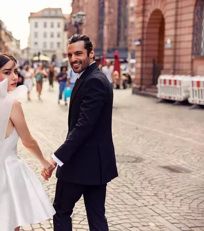 Încă o nuntă superbă printre actorii turci! Serkan Çayoğlu şi Özge Gürel s-au căsătorit!