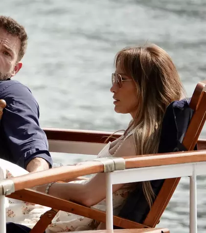 Imagini virale cu Ben Affleck dormind cu gura deschisă în luna de miere. Explicația se află în contractul prenupțial impus de JLo