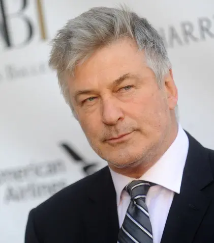 Ce făcea, de fapt, Alec Baldwin în timpul antrenamentului cu arme de foc pentru „Rust”. Ce au dezvăluit procurorii